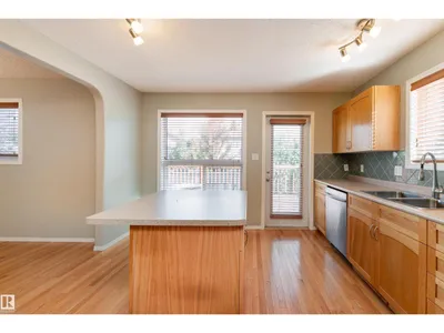 812 BARNES LINK SW photo 6