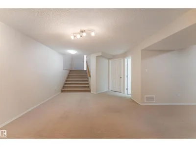 812 BARNES LINK SW photo 31