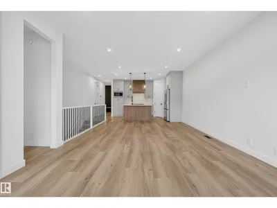 99 NEWBURY CI photo 16