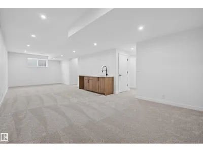 99 NEWBURY CI photo 31