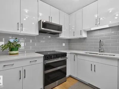 10860 11 AV NW photo 9