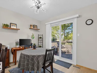 10860 11 AV NW photo 11