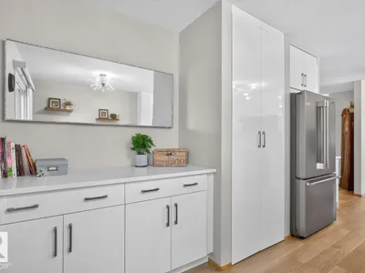 10860 11 AV NW photo 14