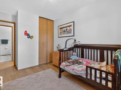 10860 11 AV NW photo 22