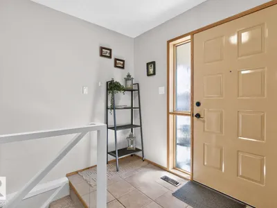 10860 11 AV NW photo 24