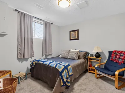 10860 11 AV NW photo 28