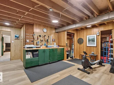 10860 11 AV NW photo 31