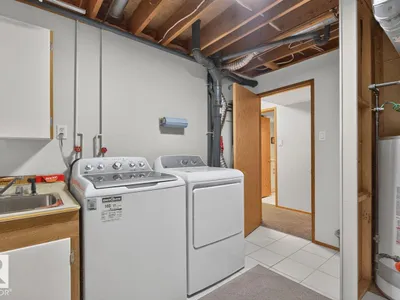 10860 11 AV NW photo 37