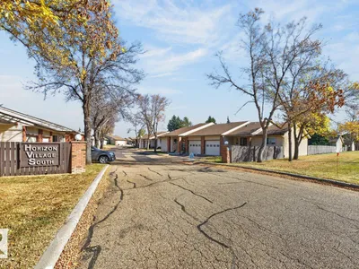 10860 11 AV NW photo 45
