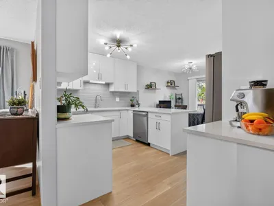 10860 11 AV NW photo 7