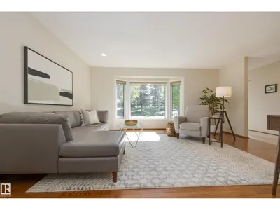 4904 11 AV NW photo 5