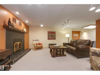 4904 11 AV NW photo 26