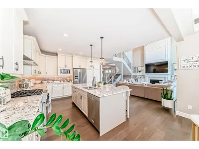9034 24 AV SW SW photo 11