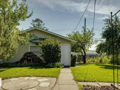 11519 42 AV NW photo 36