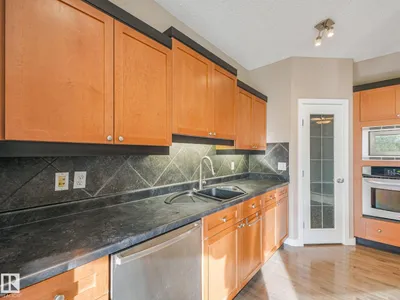 458 MACEWAN RD SW photo 36