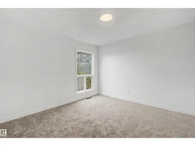 215 GRANDIN VG photo 27