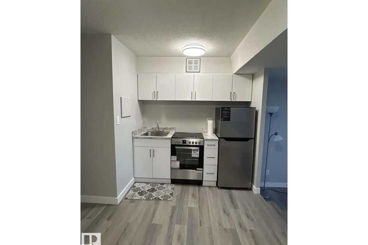 #714 10160 114 ST NW exterior