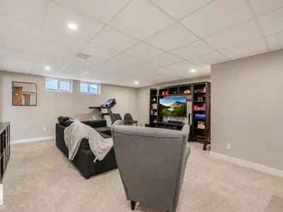 10906 118 ST NW photo 27