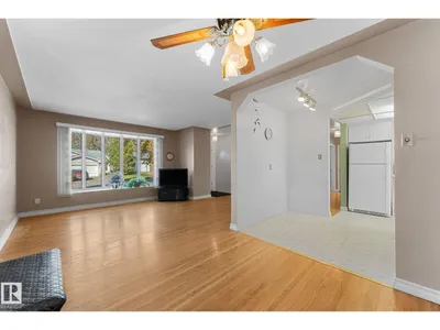 12227 58 ST NW photo 15