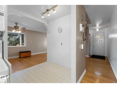12227 58 ST NW photo 18