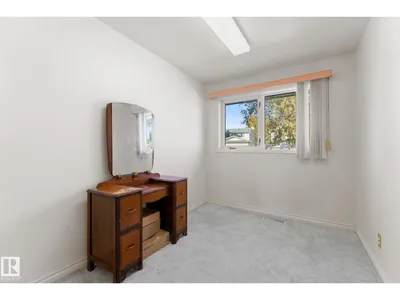 12227 58 ST NW photo 23