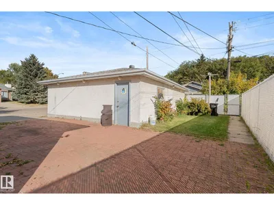 12227 58 ST NW photo 45