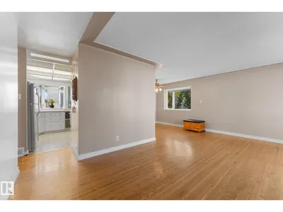 12227 58 ST NW photo 9
