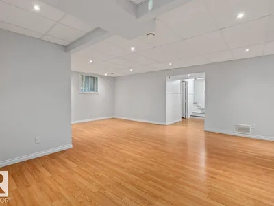 11631 130 ST NW photo 20
