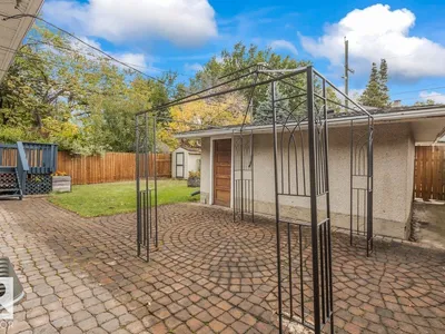 11631 130 ST NW photo 28