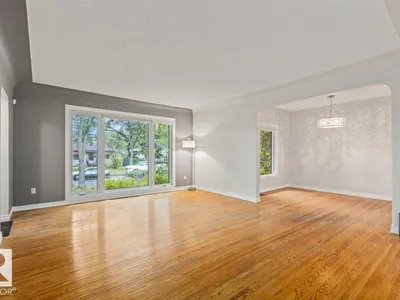 11631 130 ST NW photo 4