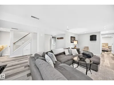 16406 87a AV NW photo 38