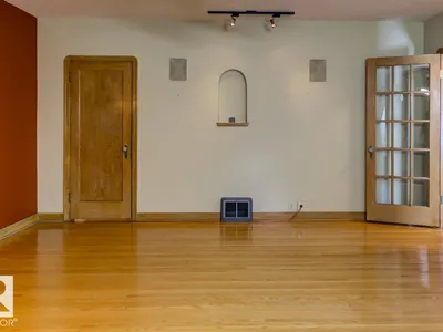 10514 127 Street NW photo 10