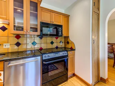 10514 127 Street NW photo 23