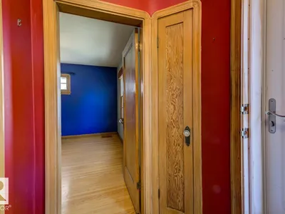 10514 127 Street NW photo 33
