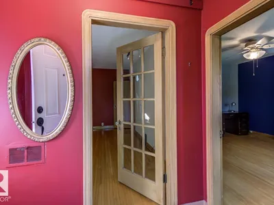 10514 127 Street NW photo 38