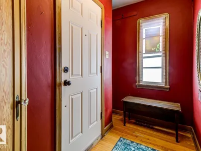 10514 127 Street NW photo 39