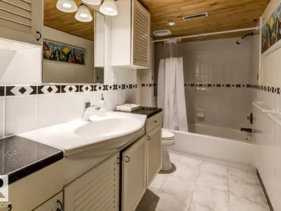 10514 127 Street NW photo 45