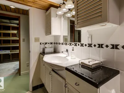 10514 127 Street NW photo 46