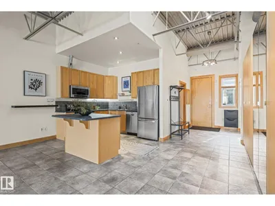 #205 10265 107 ST NW photo 8