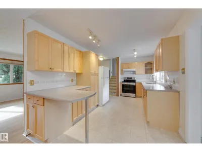 15216 86 AV NW photo 10