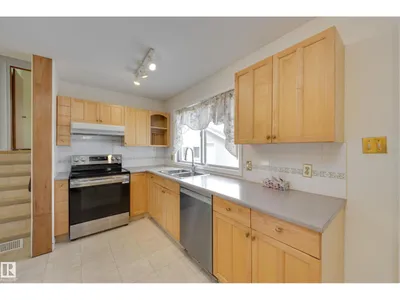 15216 86 AV NW photo 11