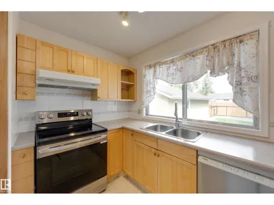 15216 86 AV NW photo 12