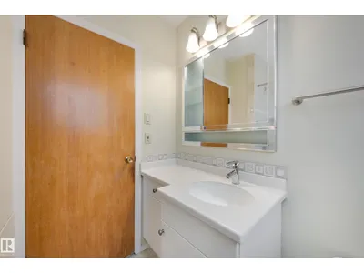 15216 86 AV NW photo 21