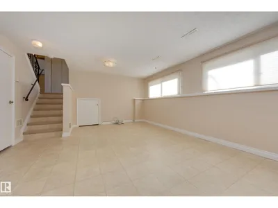 15216 86 AV NW photo 23