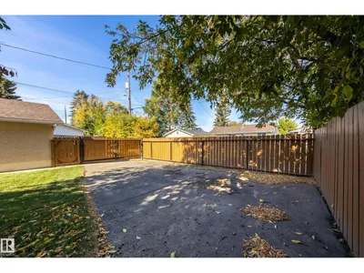 15216 86 AV NW photo 38
