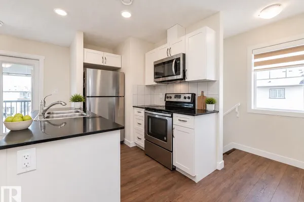 #81 1530 TAMARACK BV NW photo 3