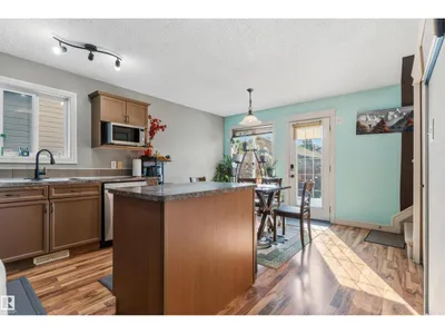 12035 18 AV SW photo 11