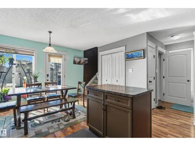 12035 18 AV SW photo 15