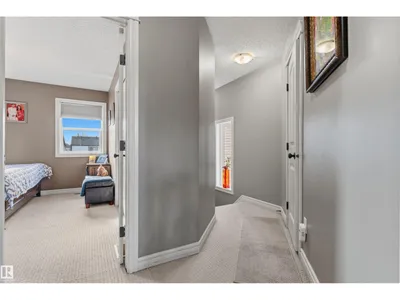 12035 18 AV SW photo 17