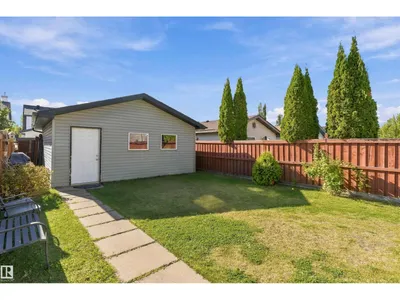 12035 18 AV SW photo 38
